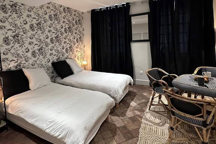 Entire apartment, Charming 30m² Studio in Historic Moulins Center – Modern Amenities, Sleeps 2 in Moulins, Allier