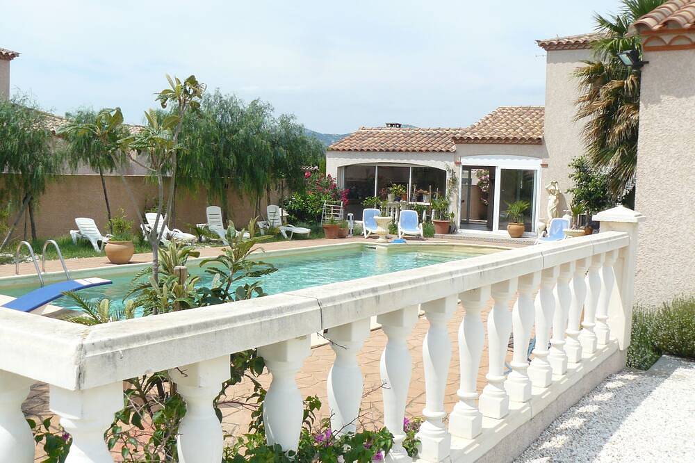 Villa mit 1500 m² mit großem Pool in La Palme, Côte d'Améthyste