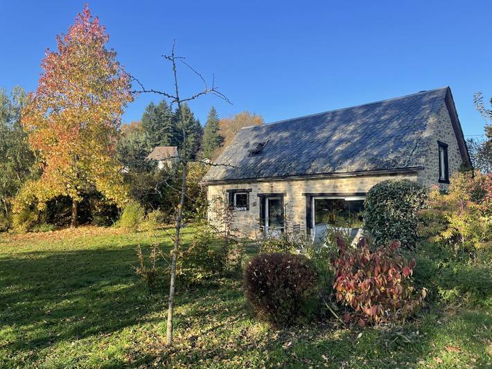 Gîte pour 2 personnes, avec jardin à Gimel-les-Cascades