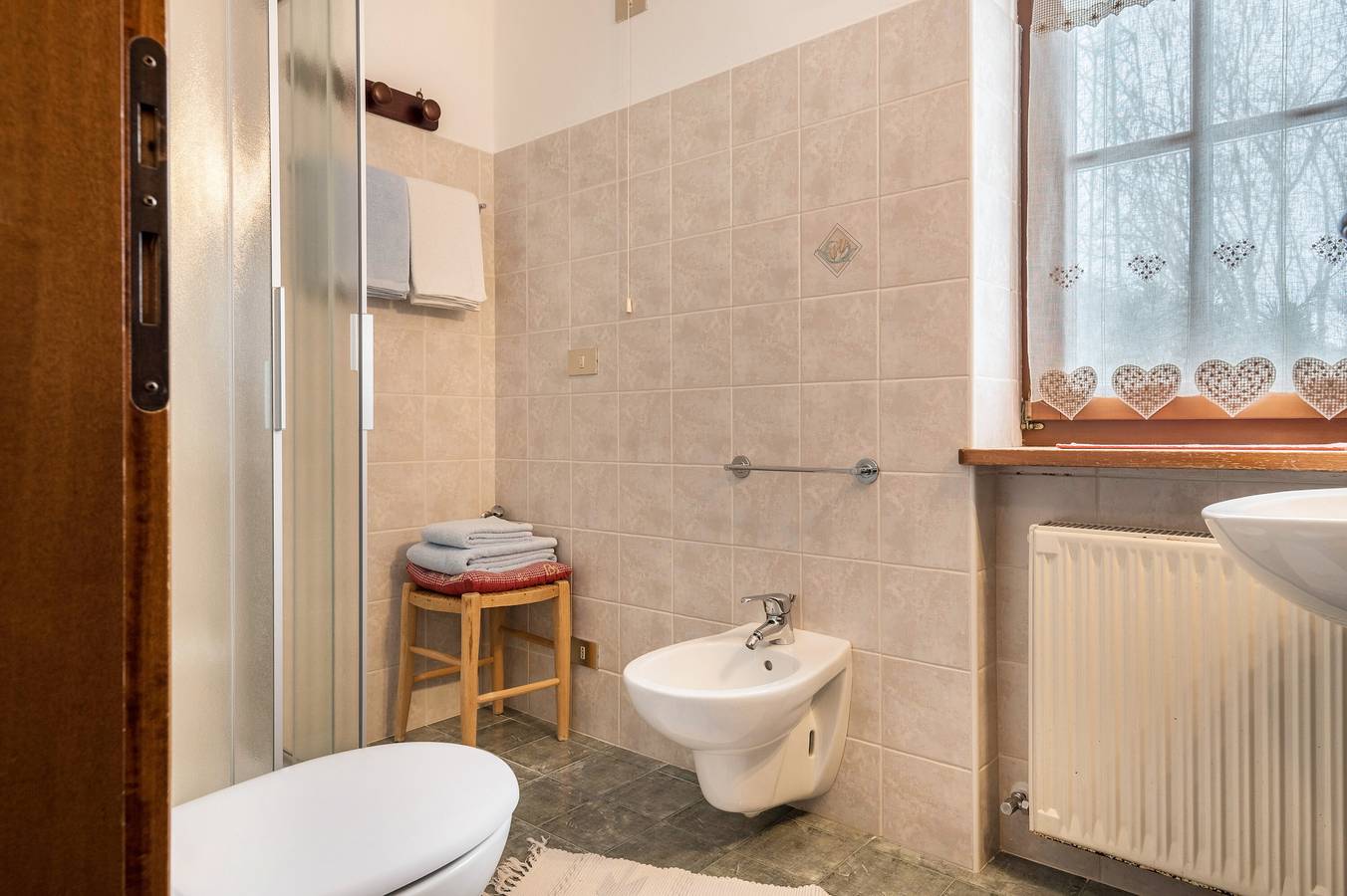 Ganze Wohnung, Ferienwohnung 'Agriturismo El Cirum Boe' mit Bergblick, privatem Garten und Wlan in Buchenstein, Dolomiti Superski