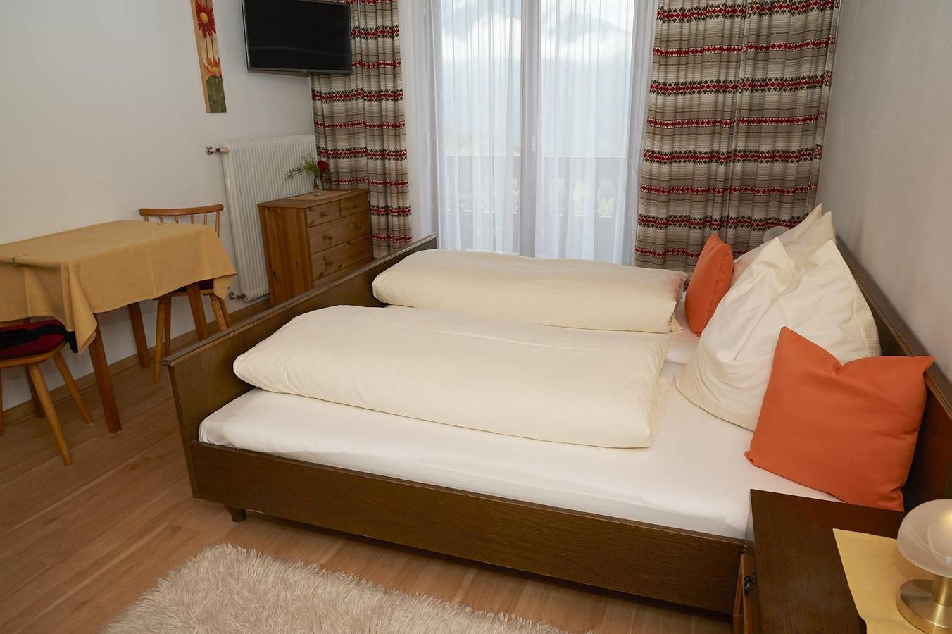 Mehrbettzimmer, Dusche und Bad, Wc, gartenseitig in Radenthein, Bezirk Spittal an der Drau