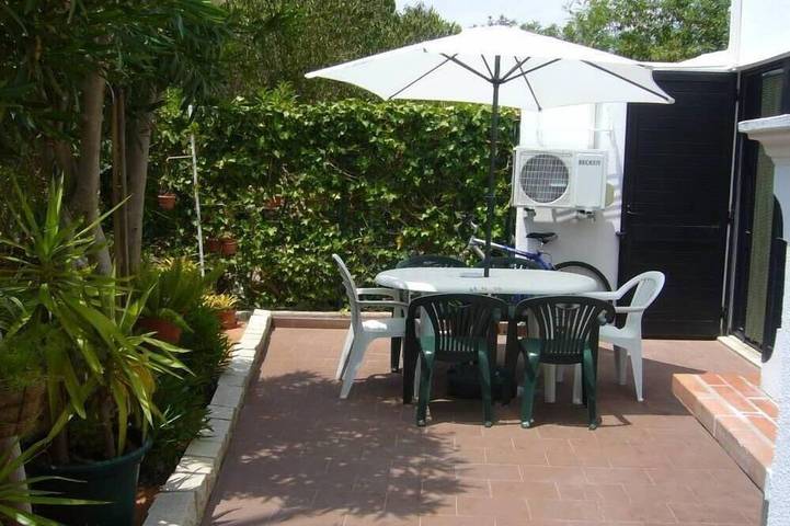Ferienhaus für 6 Personen, mit Balkon und Pool sowie Garten - 1