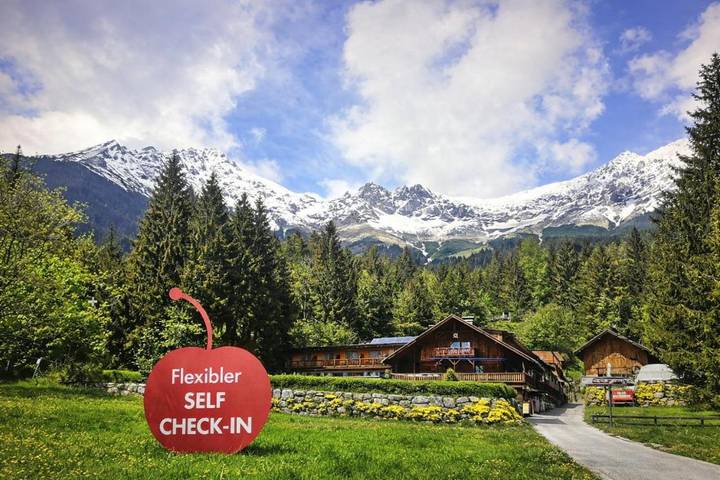 Hôtel pour 5 personnes, avec vue ainsi que jardin et piscine
