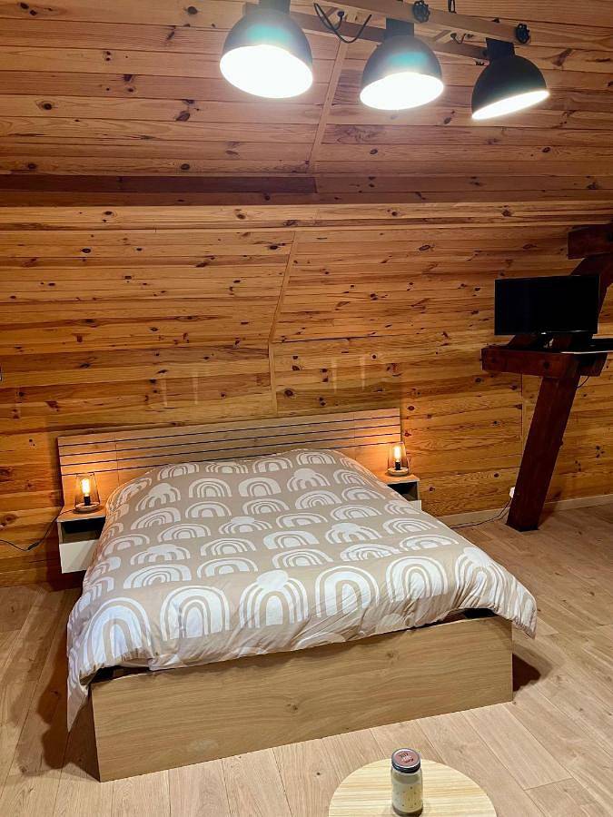 Appartement entier, One-Bedroom Apartment in Pouilly-les-Nonains, Région de Roanne