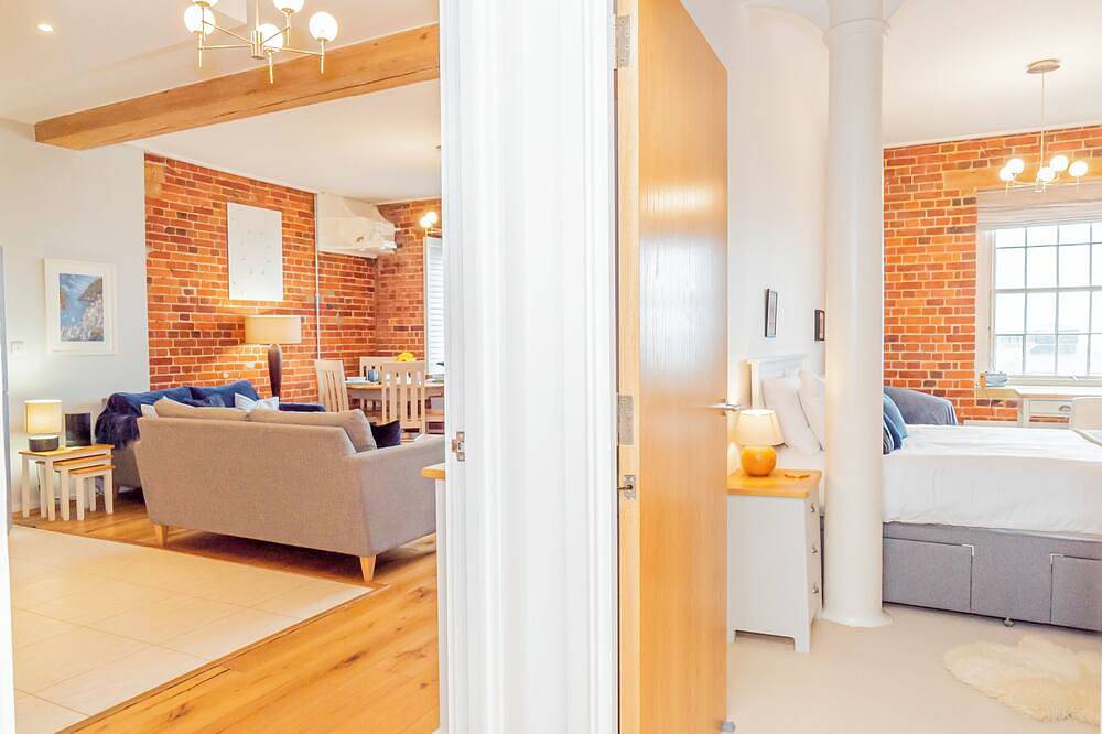 Entire apartment, Characterful apartment overlooking Marina in Gosport, Hampshire