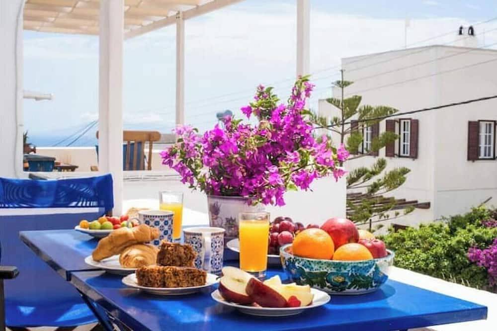 Entire apartment, Calderimi apart. for 2-4 persons in Fira in Firostefani, Thera