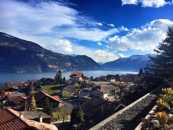 Hotel für 2 Personen, mit Balkon und Terrasse sowie Seeblick und Ausblick in Krattigen