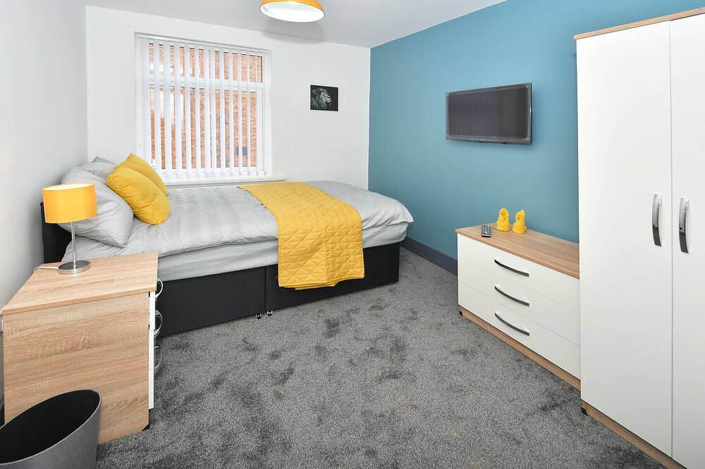 De Lujo-Habitacion Doble-Baño compartido-with TV in Stoke-on-Trent, Midlands