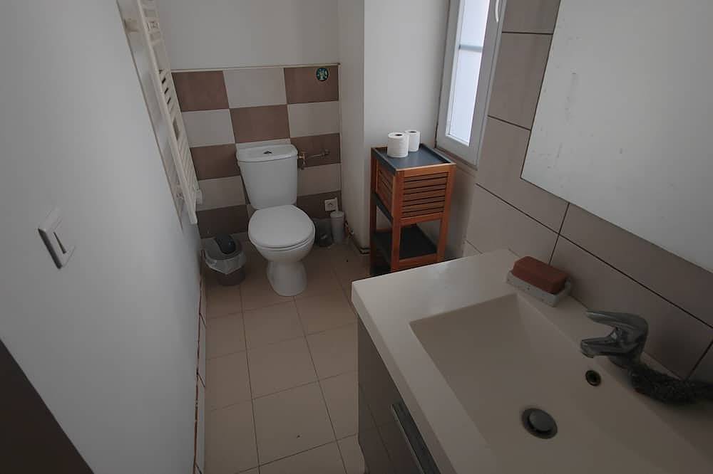 Chambre Rouge 20m² Sdb Privée avec brunch in Hommes, Région de Tours