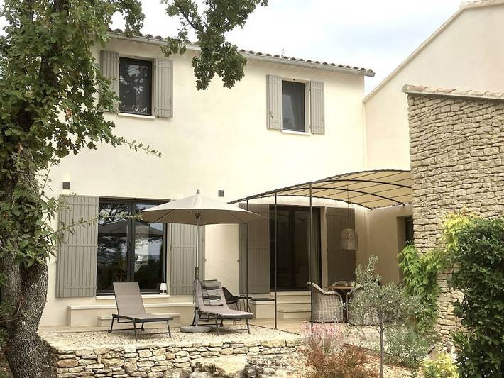 Location de vacances pour 4 personnes, avec piscine ainsi que terrasse et jardin à Cabrières-d'Avignon