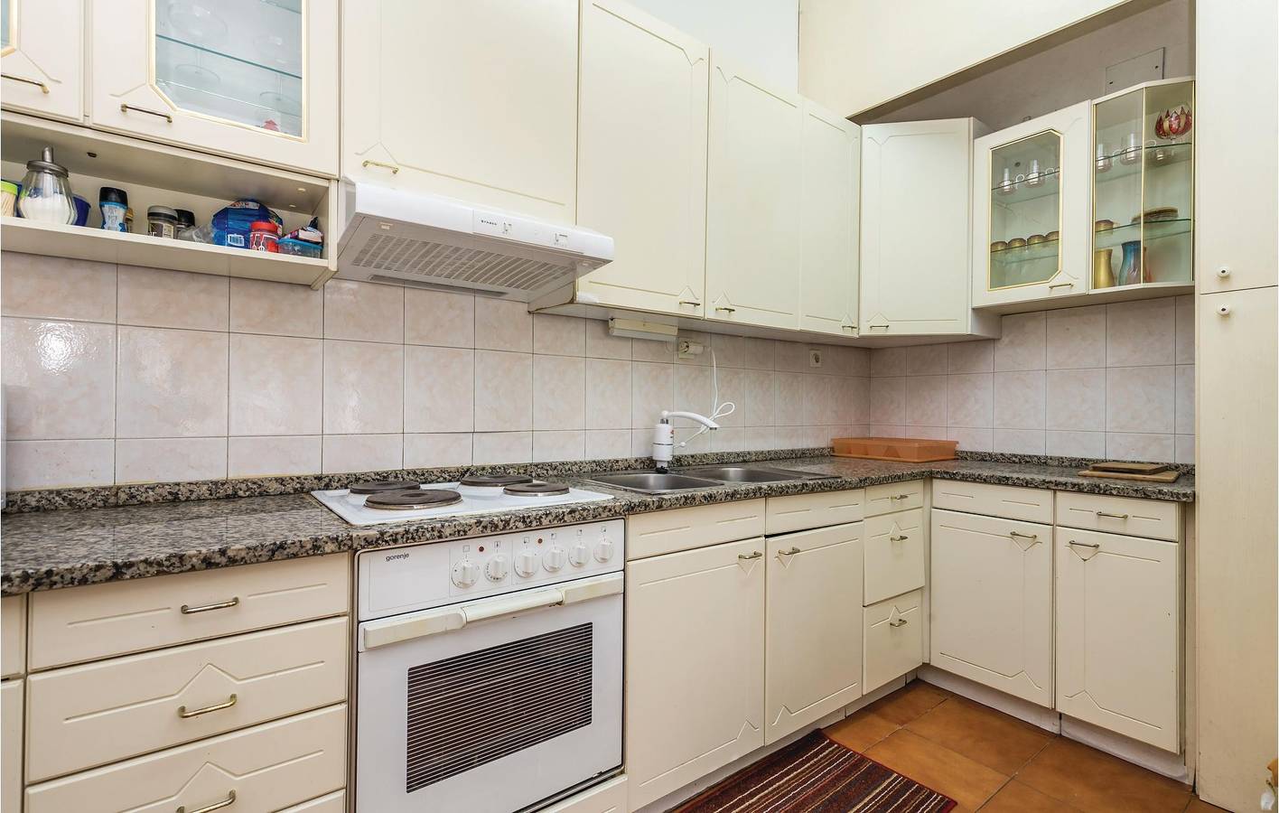 Appartement spacieux avec terrasse, garage et Wi-Fi - À 1,5 km de la plage in Opatija Riviera