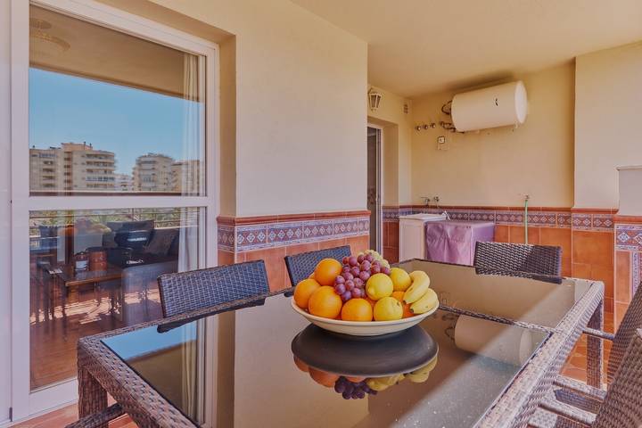 Apartamento entero, Apartamento 'Casa Dulia' con amplia terraza y vistas al mar in Algarrobo Costa, Algarrobo
