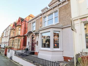 Cottage for 12 People in Llandudno, Conwy region, Photo 2