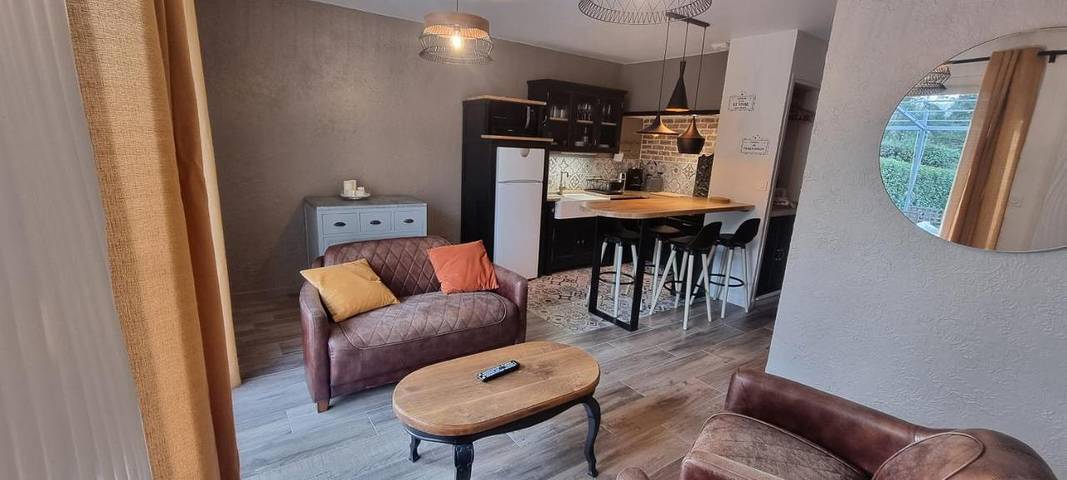 Location de vacances pour 4 personnes, avec Terrasse ainsi que Jardin et Vue à Saint-Sorlin-en-Bugey