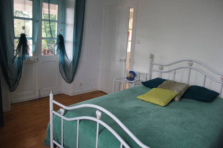 Location de vacances pour 7 personnes, avec balcon ainsi que jardin et jacuzzi à Thenon - 2