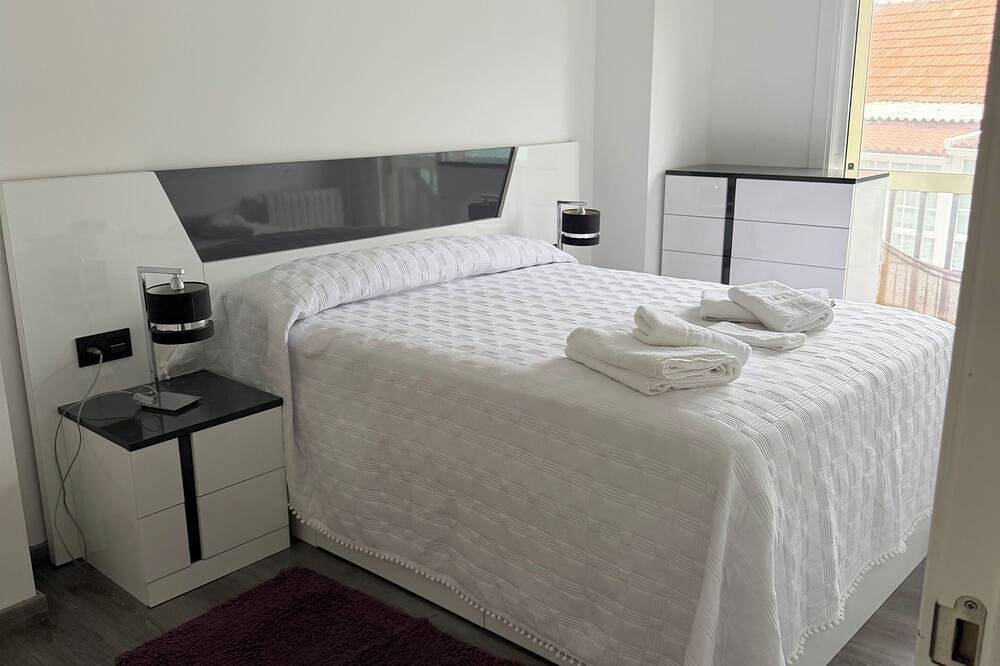 Ganze Wohnung, La Casa de la Calma de Santiago - Apt & Wellness in O Milladoiro, Ames