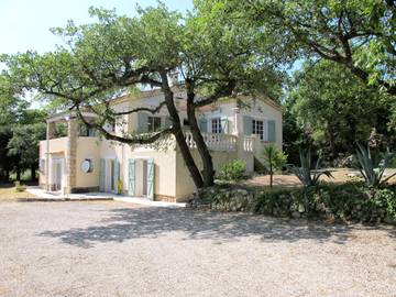 Gîte pour 6 personnes, avec terrasse et jardin, animaux acceptés à Bagnols-en-Forêt