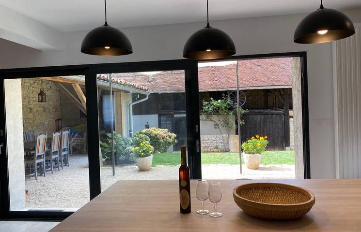 Location de vacances pour 8 personnes, avec vue et jardin à Cousance - 3