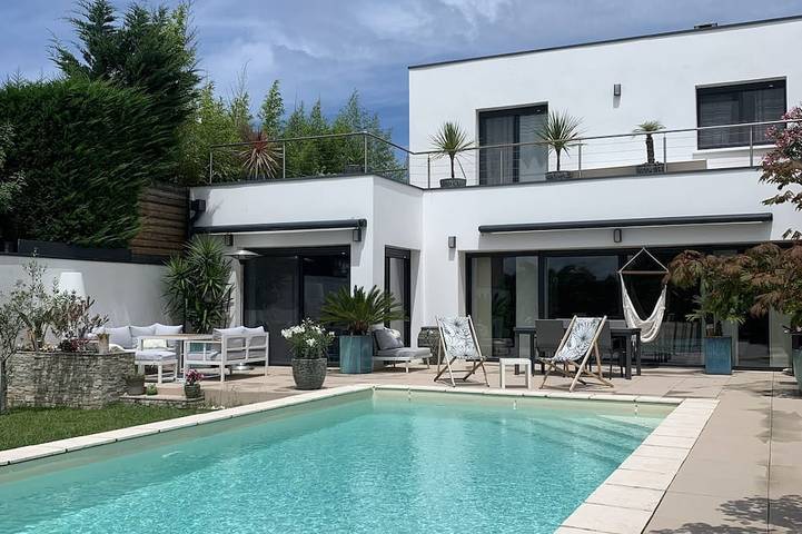 Location de vacances pour 7 personnes, avec terrasse et jardin dans Golf de Chiberta