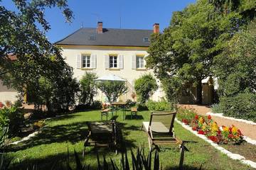 Gîte pour 15 personnes, avec jardin et jacuzzi, animaux acceptés à Pouilly-les-Nonains