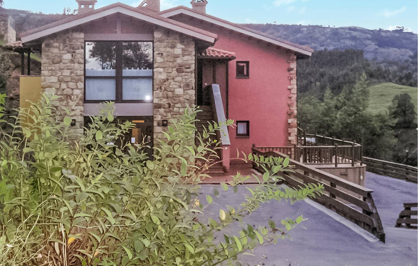Entire holiday apartment, Obaya Apartment with River View & Parking in Obaya, Villaviciosa