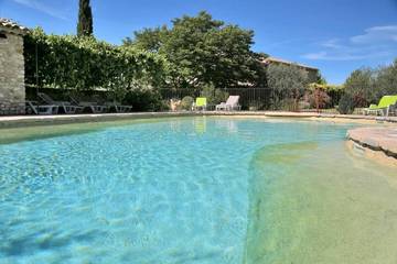Gîte pour 4 personnes, avec jardin ainsi que terrasse et piscine, animaux acceptés à Villedieu