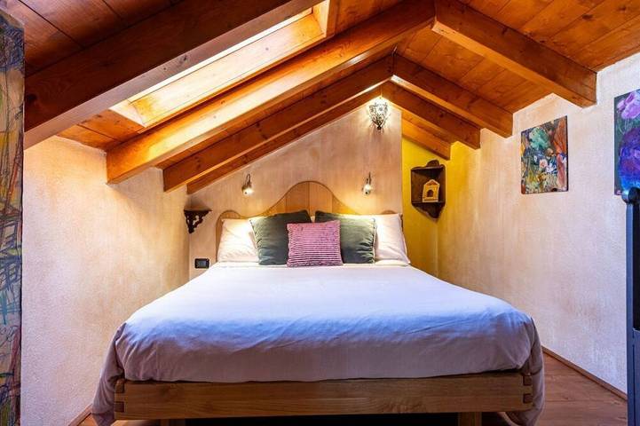 Appartement entier, L'Atelier, Artistic Luxury Apartment, Ac, Wifi, Garage, Arona, By Guestaly in Arona (Lago Maggiore), Commune de Arona