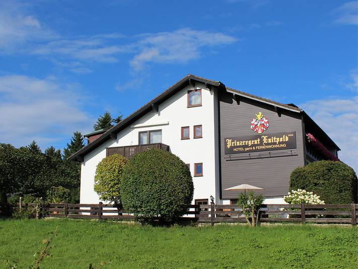 Prinzregent Luitpold Hotel garni - Komfort-Einzelzimmer mit großem Wohnbereich in Bad Steben, Landkreis Hof