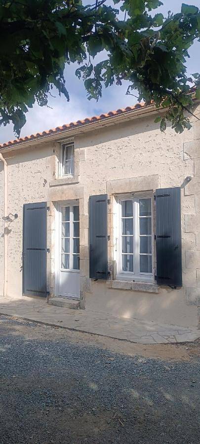 Location de vacances pour 2 personnes, avec Piscine à Saint-Germain-de-Prinçay