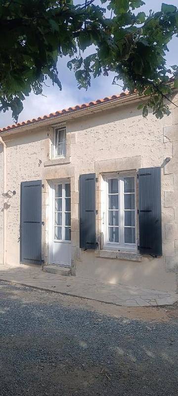Gîte pour 2 personnes, avec piscine et jacuzzi à Chantonnay