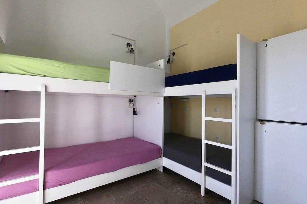 Chambre 4 personnes au centre-ville de Fira in Firostefani, Thera