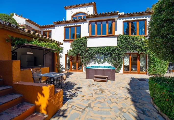 Villa 'Best Choice for Family and Friends' with Mountain View, Pool, Garden & Wi-Fi in Sierra (Casares), Casares