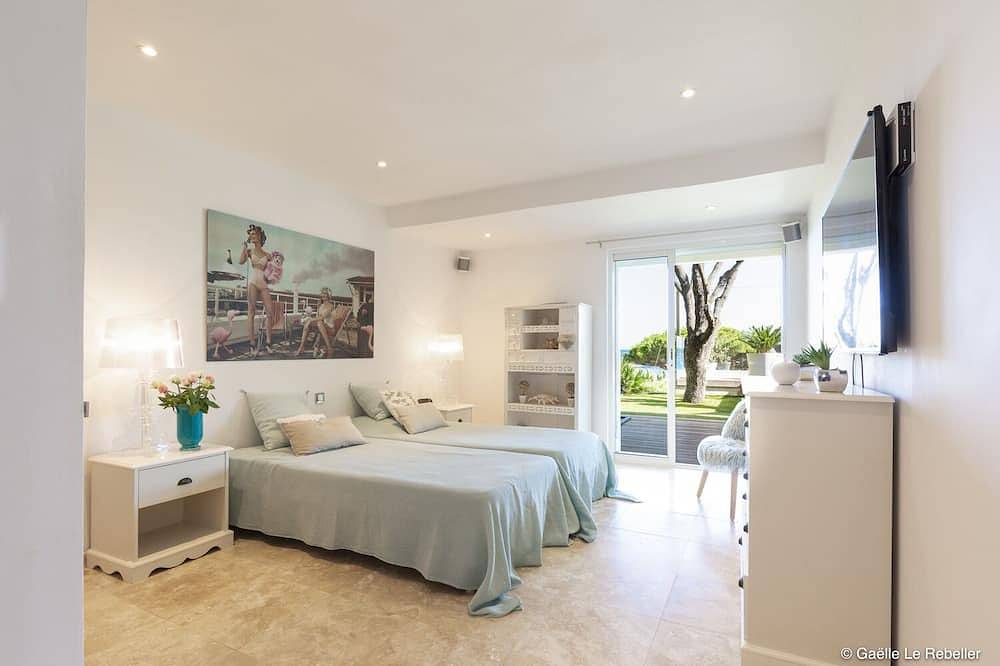 Villa Füße im Wasser in l'Escalet, Ramatuelle