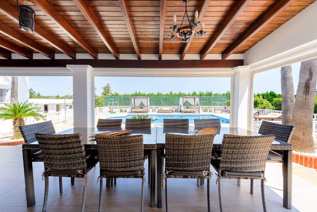 Villa de lujo Can Raes con vistas a la montaña, piscina, Wi-Fi, terraza y jardín in San Rafael de Sa Creu, Sant Antoni de Portmany