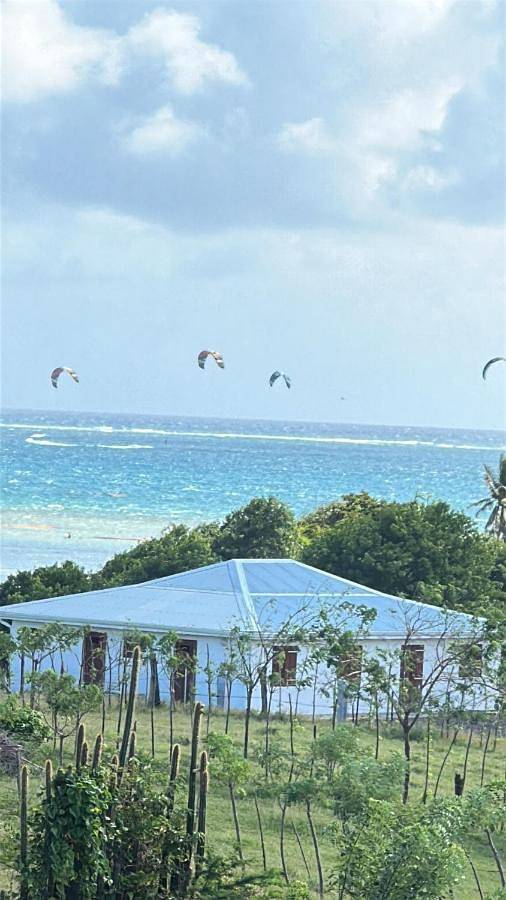 Location de vacances pour 8 personnes, avec vue ainsi que jardin et piscine, animaux acceptés dans Pointe Faula - 2