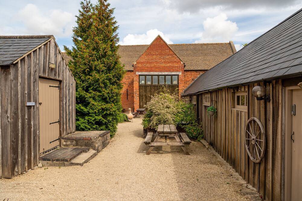 Henloft Farm Stay With Pool in Gloucestershire