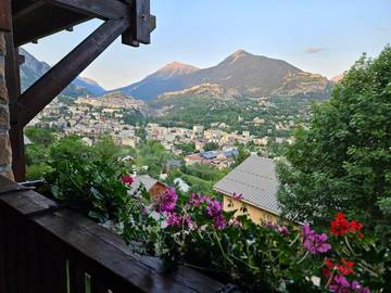 Gîte pour 6 personnes, avec jardin et vue à Puy-Saint-Pierre