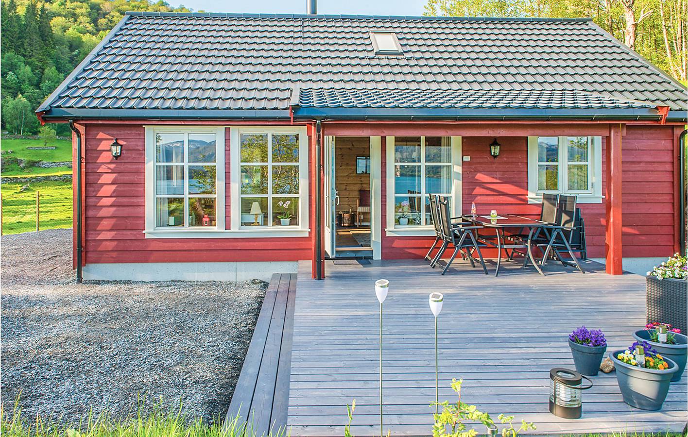 Ferienhaus für 6 Personen mit Terrasse in Naustdal