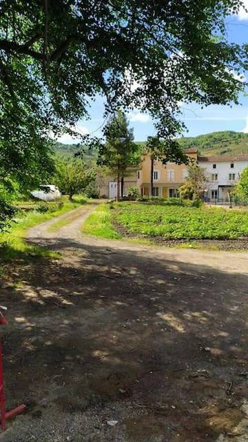 Gîte pour 4 personnes, avec jardin à Campagne-sur-Aude