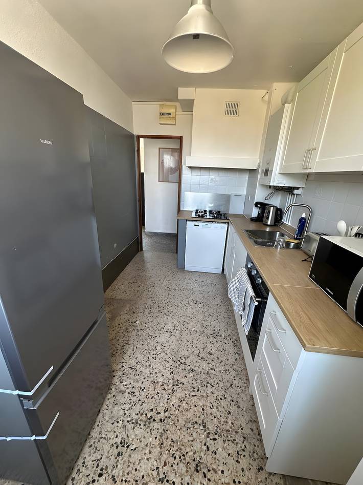 Entire apartment, Apartment "Grand 8 Guests" with Sea View, Balcony, and Wi-Fi in Marseille, Marseille region
