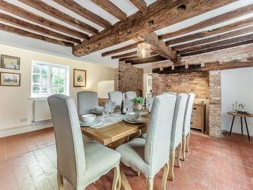 Cabin for 8 Guests in Southwell, Nottinghamshire, Picture 3