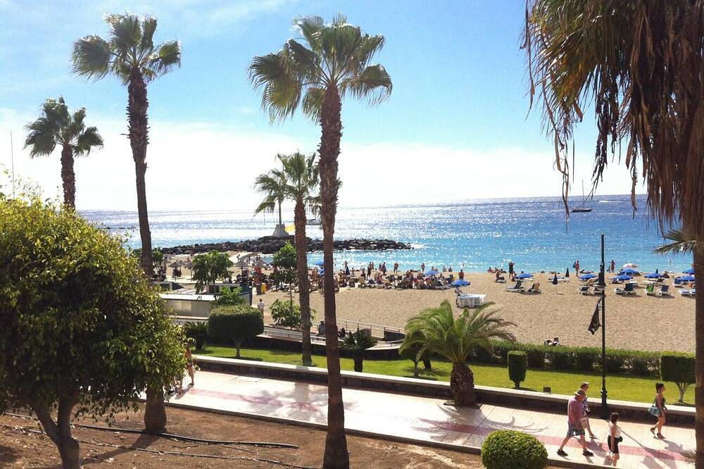 Entire apartment, Fantastic apartment with A / C in las Vistas Beach, Los Cristianos in Playa de las Américas, Arona