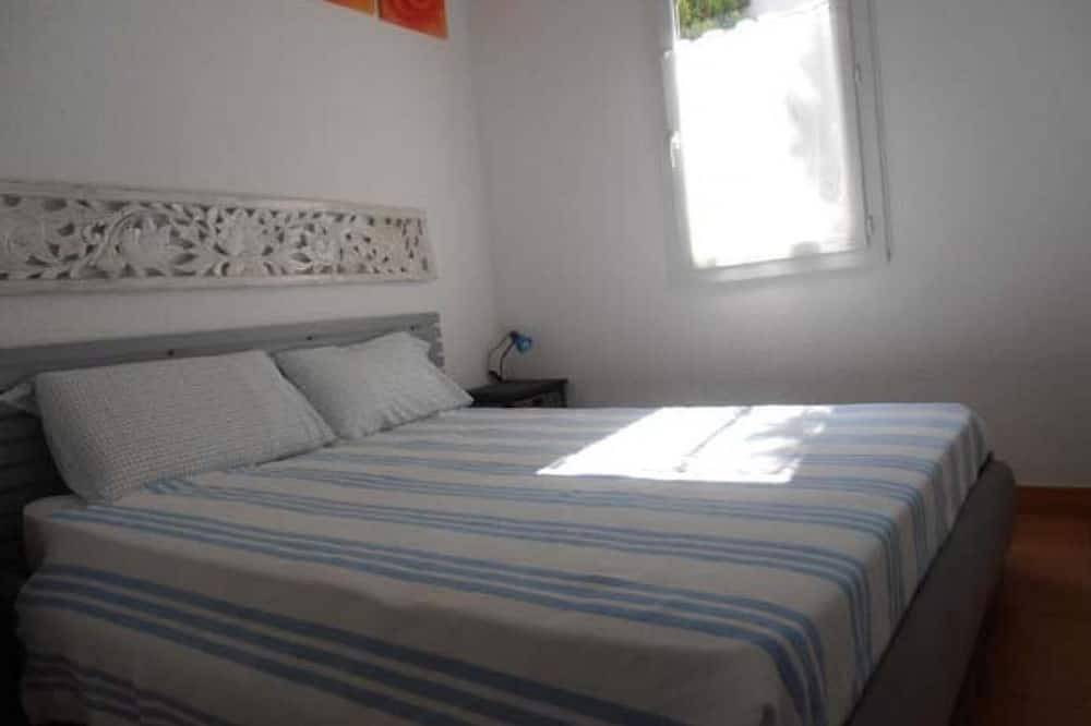 Santa Giulia Mini Villa vue mer 500 m. Plage Accès à Pied - Climatisation in Santa Giulia, Porto Vecchio