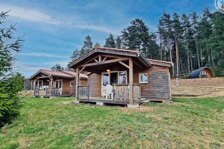 Gîte pour 6 personnes, avec jardin à Usson-en-Forez