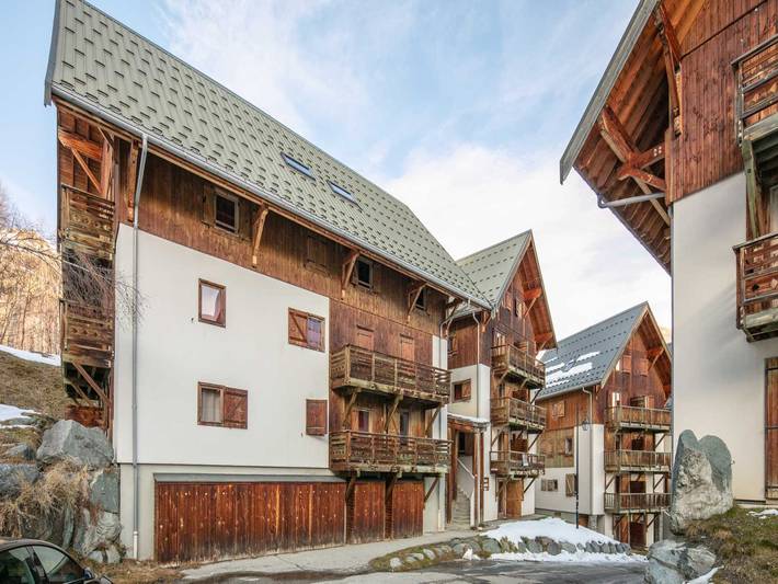 Gîte pour 10 personnes, avec balcon et piscine, animaux acceptés dans Col De La Croix De Fer