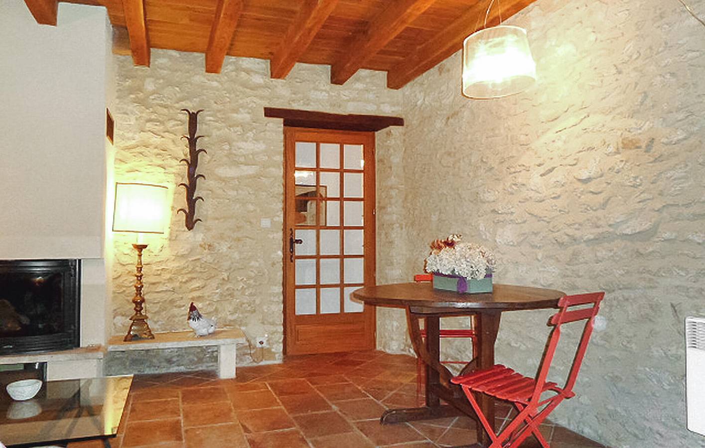Appartement de luxe au bord de la piscine avec chaise longue à La Chapelle in La Chapelle-Aubareil, Périgord Noir