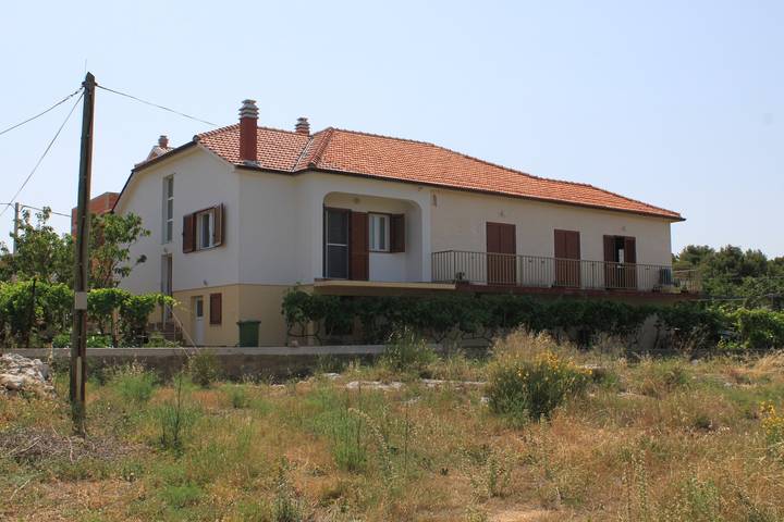 Appartamento intero, Appartamento di una stanza con terrazzo e vista mare Ugliano - Ugljan A-8257-b in Ugliano, Isola di Ugljan