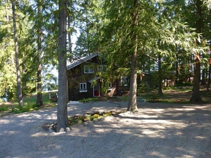 Vacation rental for 8 people, with hot tub and terrace in Lake Pend Oreille