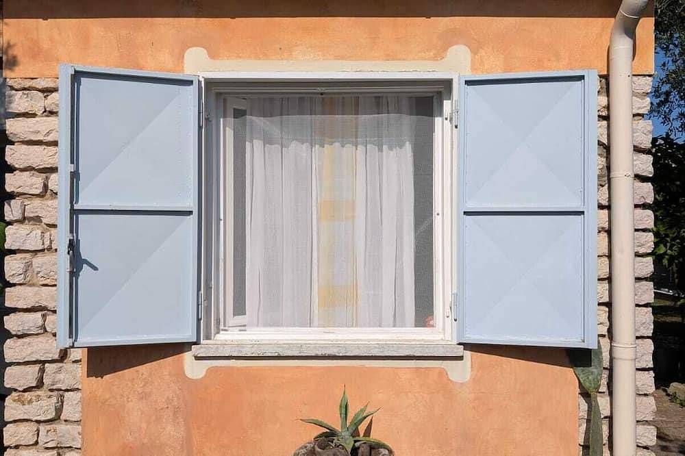 Stilv. Haus mit gr. Garten in See-/Ortsnähe: Die Family-Oase f. gr/kl 2/4-Beiner in Bardolino, Gardasee-Berge