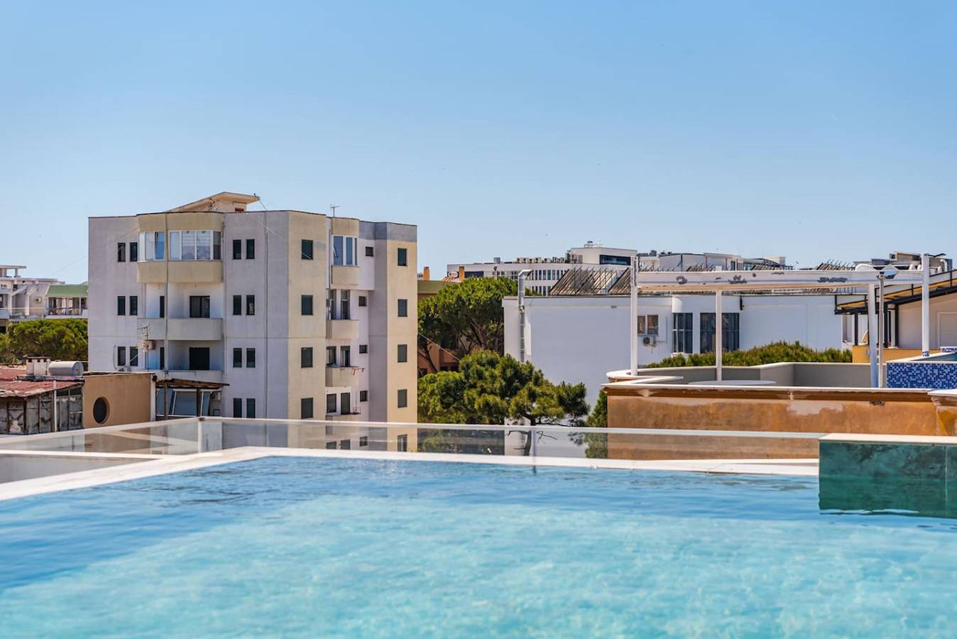 Ganze Wohnung, Ferienwohnung für 9 Personen mit Pool in Golem, Albanien